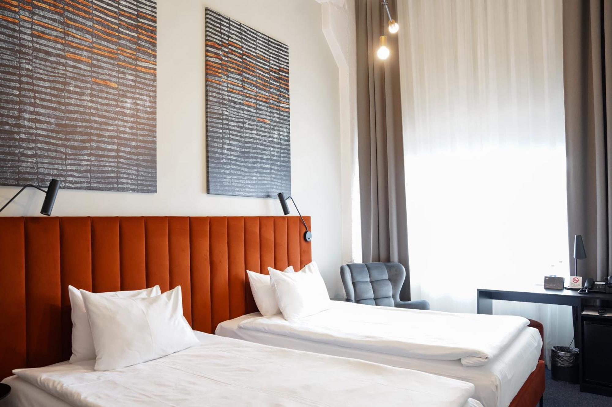 Twin Room,1661685573:JPEG